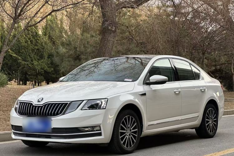 Used Skoda Octavia 2018 TSI230 DSG Luxury Edition Guazi used car, China used car export, Used car for sale, Used  cars, Cheapest cars for sale