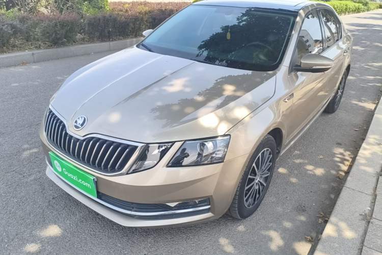 Used Skoda Octavia 2018 1.6L Automatic Luxury Edition Guazi used car, China used car export, Used car for sale, Used  cars, Cheapest cars for sale