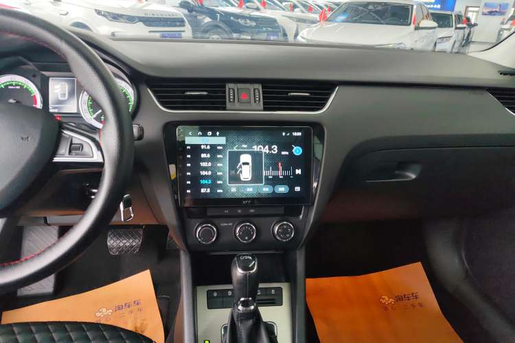 Used Skoda Octavia 2018 TSI280 DSG Luxury Edition Audio And AC Panel