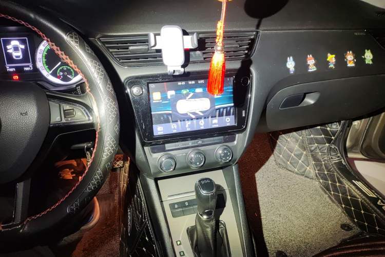 Used Skoda Octavia 2018 TSI230 DSG Luxury Edition Audio And AC Panel