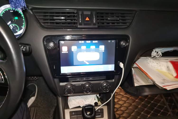 Used Skoda Octavia 2018 1.6L Automatic Luxury Edition Audio And AC Panel