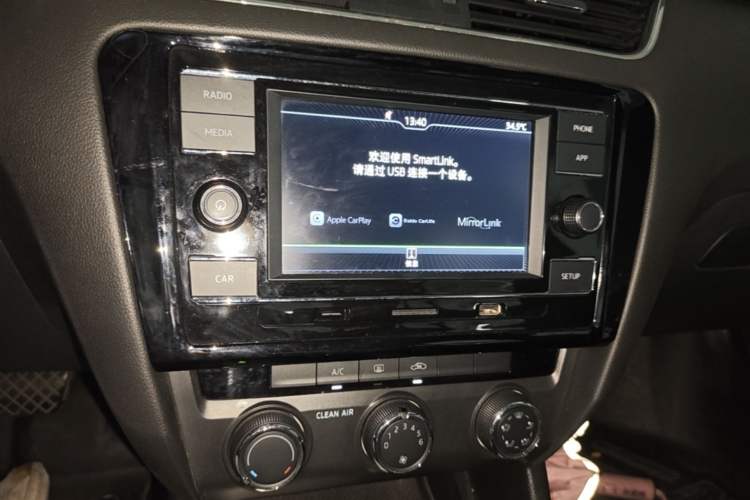 Used Skoda Octavia 2018 1.6L Automatic Luxury Edition Audio And AC Panel