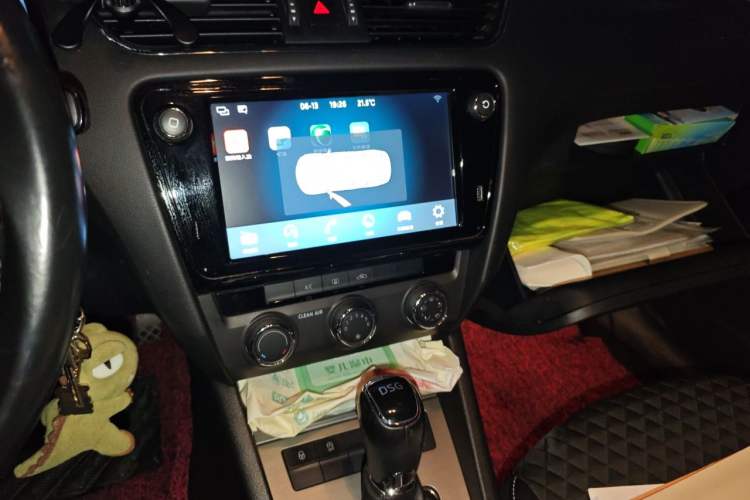 Used Skoda Octavia 2018 TSI230 DSG Luxury Edition Audio And AC Panel