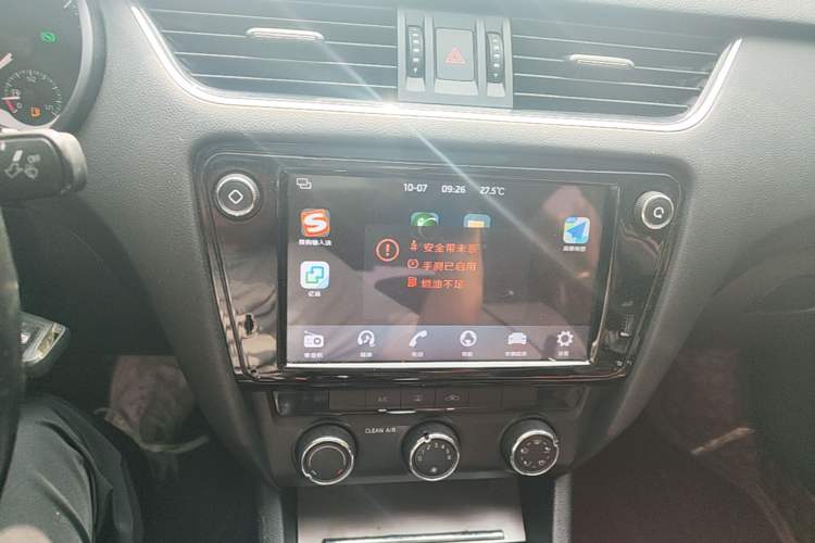 Used Skoda Octavia 2018 TSI230 DSG Luxury Edition Audio And AC Panel