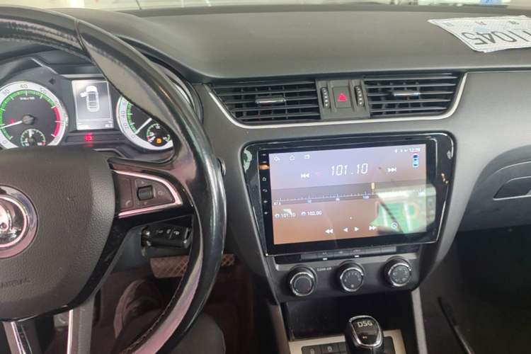 Used Skoda Octavia 2018 TSI230 DSG Luxury Enjoyment Edition Audio And AC Panel