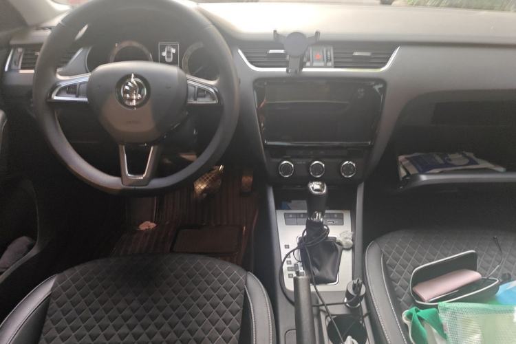 Used Skoda Octavia 2018 TSI280 DSG Luxury Edition Center Console