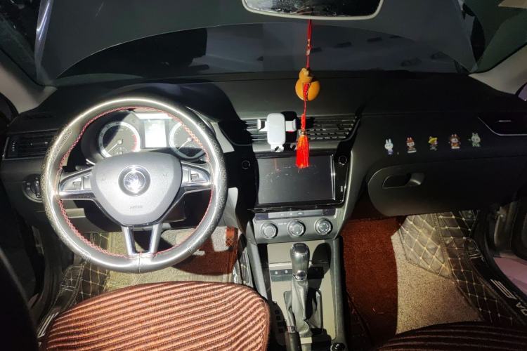 Used Skoda Octavia 2018 TSI230 DSG Luxury Edition Center Console