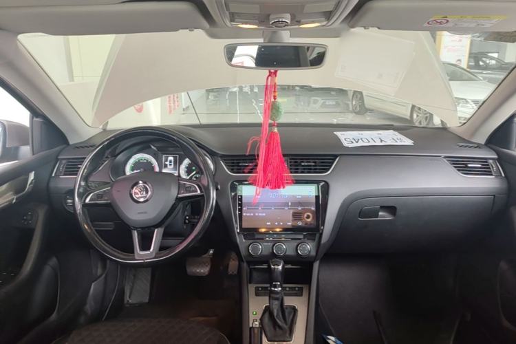 Used Skoda Octavia 2018 TSI230 DSG Luxury Enjoyment Edition Center Console