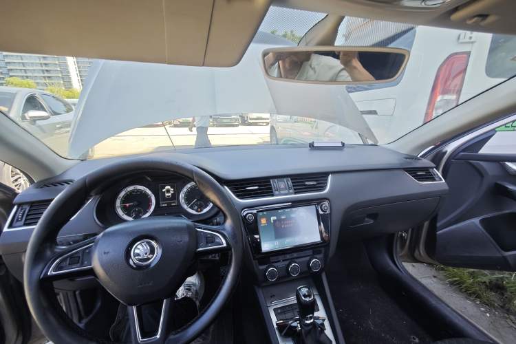 Used Skoda Octavia 2018 TSI280 DSG Luxury Edition Center Console