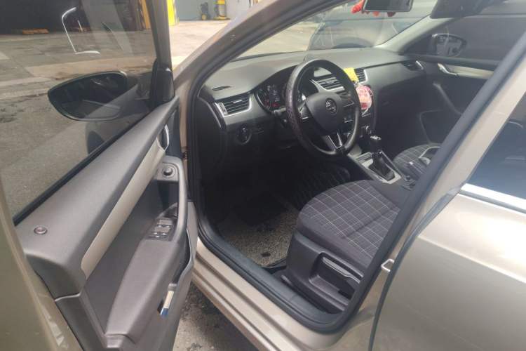 Used Skoda Octavia 2018 1.6L Automatic Comfort Edition Driver Seat