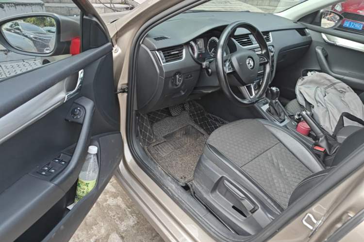 Used Skoda Octavia 2018 1.6L Automatic Luxury Edition Driver Seat