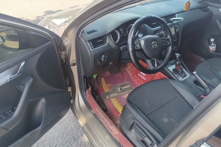Used Skoda Octavia 2018 1.6L Automatic Luxury Edition Driver Seat