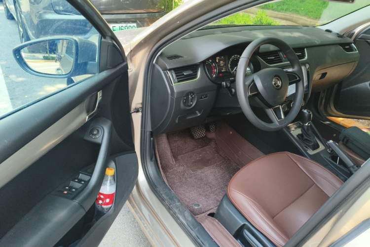 Used Skoda Octavia 2018 1.6L Automatic Comfort Edition Driver Seat