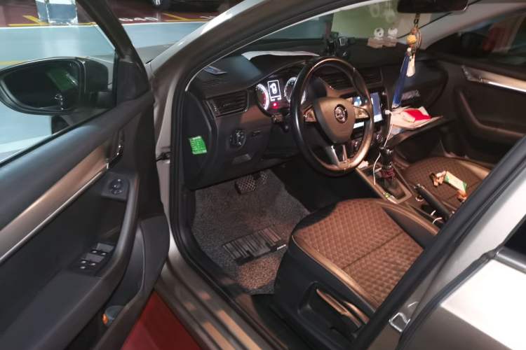 Used Skoda Octavia 2018 1.6L Automatic Luxury Edition Driver Seat
