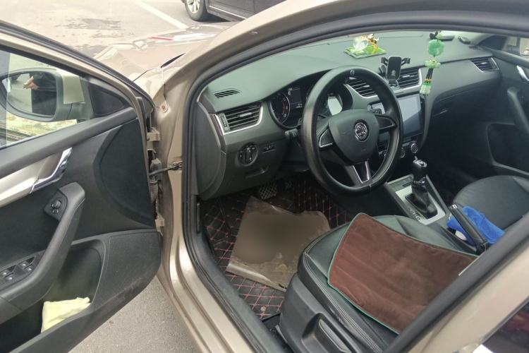 Used Skoda Octavia 2018 1.6L Automatic Comfort Edition Driver Seat