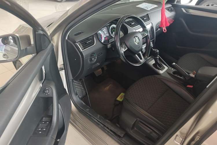 Used Skoda Octavia 2018 TSI230 DSG Luxury Enjoyment Edition Driver Seat