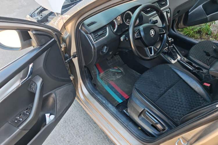 Used Skoda Octavia 2018 TSI280 DSG Luxury Edition Driver Seat