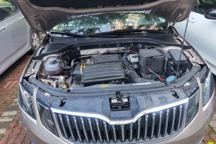 Used Skoda Octavia 2018 1.6L Automatic Comfort Edition Engine Bay