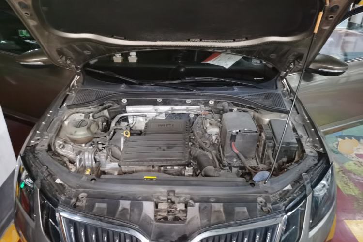 Used Skoda Octavia 2018 1.6L Automatic Luxury Edition Engine Bay