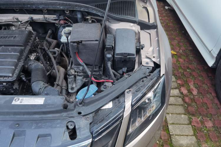 Used Skoda Octavia 2018 1.6L Automatic Comfort Edition Engine Bay Left