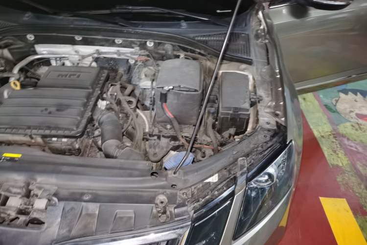 Used Skoda Octavia 2018 1.6L Automatic Luxury Edition Engine Bay Left
