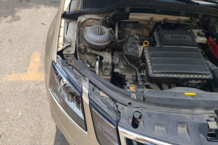 Used Skoda Octavia 2018 1.6L Automatic Comfort Edition Engine Bay Right