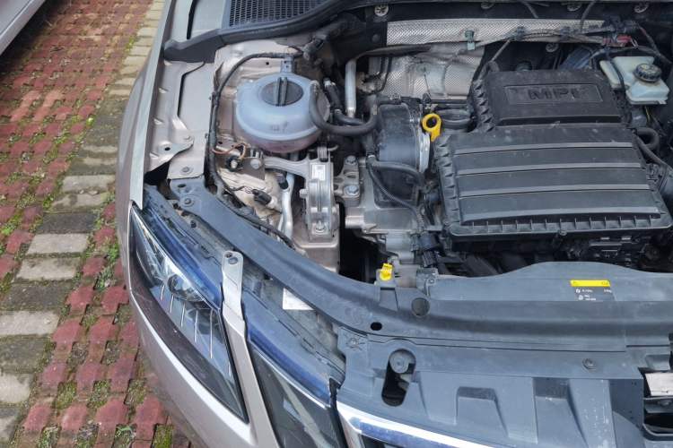 Used Skoda Octavia 2018 1.6L Automatic Comfort Edition Engine Bay Right