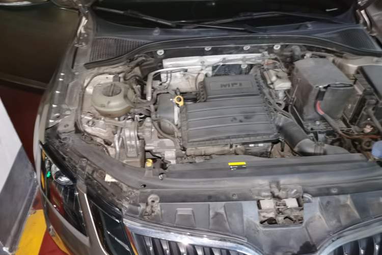 Used Skoda Octavia 2018 1.6L Automatic Luxury Edition Engine Bay Right
