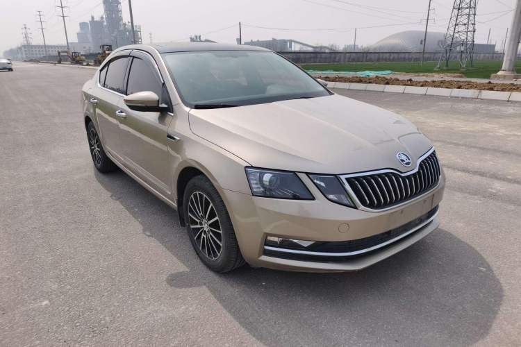 Used Skoda Octavia 2018 TSI230 DSG Luxury Edition Exterior 2