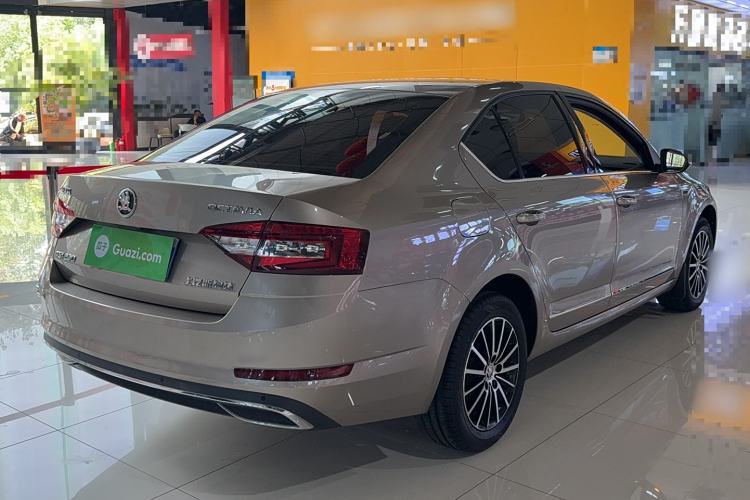 Used Skoda Octavia 2018 TSI230 DSG Luxury Edition Exterior 3