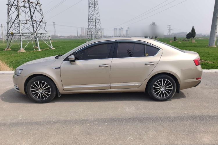 Used Skoda Octavia 2018 TSI230 DSG Luxury Edition Exterior 3