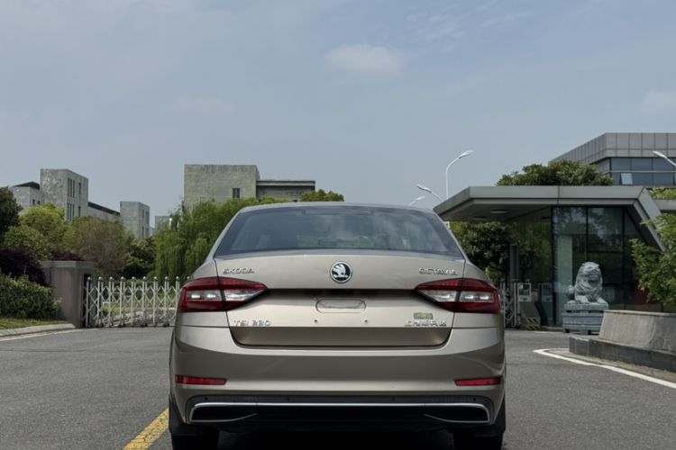Used Skoda Octavia 2018 TSI230 DSG Luxury Enjoyment Edition Exterior 3