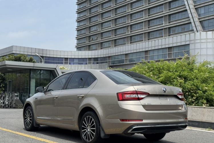 Used Skoda Octavia 2018 TSI230 DSG Luxury Enjoyment Edition Exterior 4
