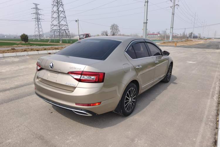Used Skoda Octavia 2018 TSI230 DSG Luxury Edition Exterior 6