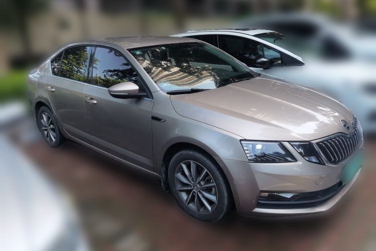 Used Skoda Octavia 2018 1.6L Automatic Comfort Edition Front Right 45 Deg