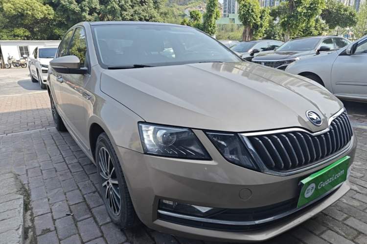 Used Skoda Octavia 2018 1.6L Automatic Luxury Edition Front Right 45 Deg