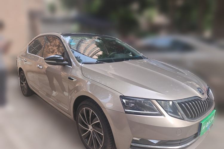 Used Skoda Octavia 2018 TSI280 DSG Luxury Edition Front Right 45 Deg