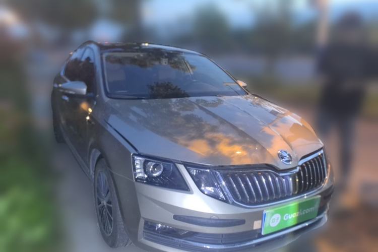 Used Skoda Octavia 2018 1.6L Automatic Luxury Edition Front Right 45 Deg