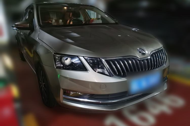 Used Skoda Octavia 2018 1.6L Automatic Luxury Edition Front Right 45 Deg
