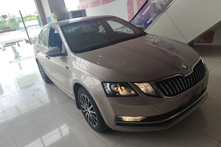 Used Skoda Octavia 2018 TSI230 DSG Luxury Enjoyment Edition Front Right 45 Deg