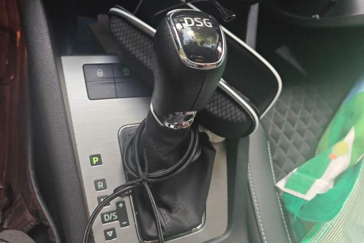 Used Skoda Octavia 2018 TSI280 DSG Luxury Edition Gear Lever