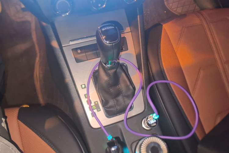 Used Skoda Octavia 2018 1.6L Automatic Luxury Edition Gear Lever
