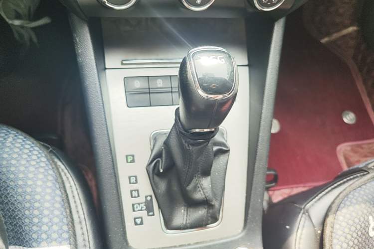 Used Skoda Octavia 2018 TSI230 DSG Luxury Edition Gear Lever