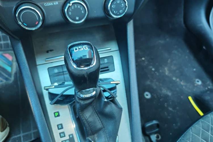 Used Skoda Octavia 2018 TSI280 DSG Luxury Edition Gear Lever