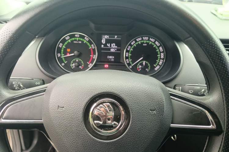 Used Skoda Octavia 2018 1.6L Automatic Comfort Edition Instrument Cluster