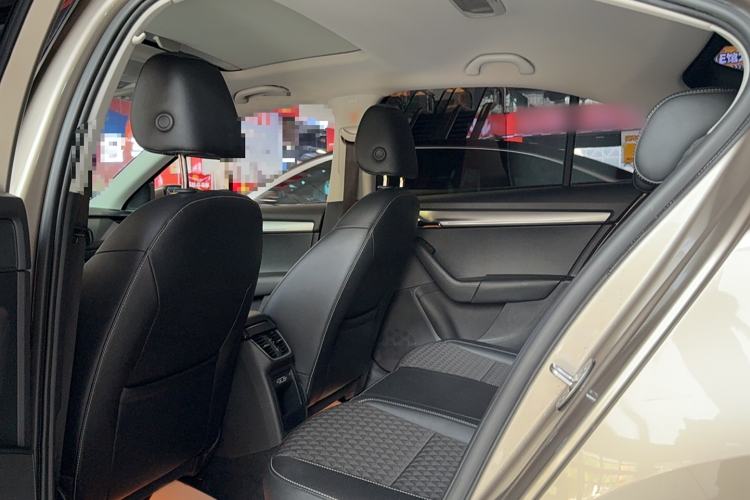 Used Skoda Octavia 2018 TSI230 DSG Luxury Edition Interior 1