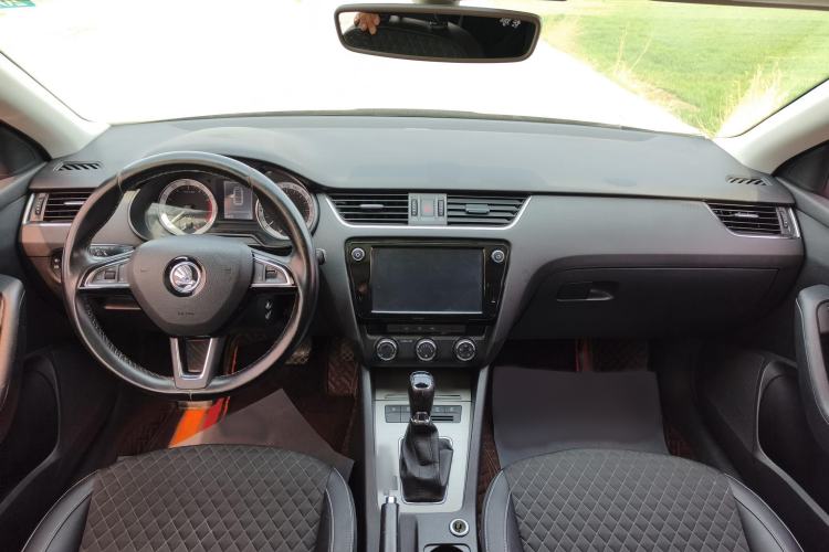 Used Skoda Octavia 2018 TSI230 DSG Luxury Edition Interior 1