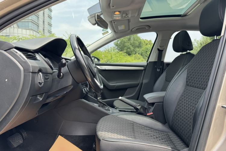 Used Skoda Octavia 2018 TSI230 DSG Luxury Enjoyment Edition Interior 1