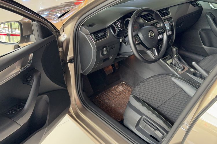 Used Skoda Octavia 2018 TSI230 DSG Luxury Edition Interior 2