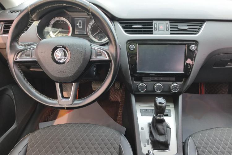 Used Skoda Octavia 2018 TSI230 DSG Luxury Edition Interior 2